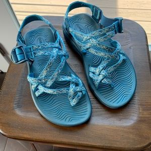 Chacos Size 6